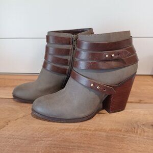 GRAY Ankle Boots Women's Size 7.5 Leather Chocolate Strips Studio ISOLA